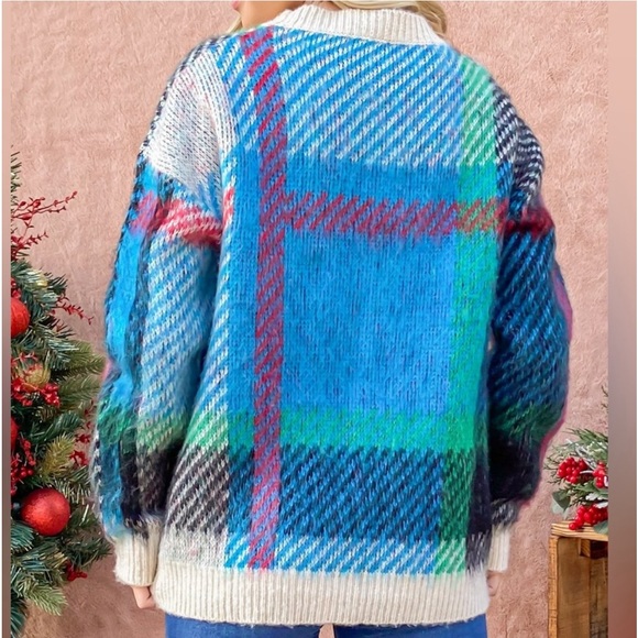 🌸NWT Cozy, Soft, Super Cute, Bright Plaid Knit Sweater. Blue/Red/Cream/Green - Picture 3 of 7